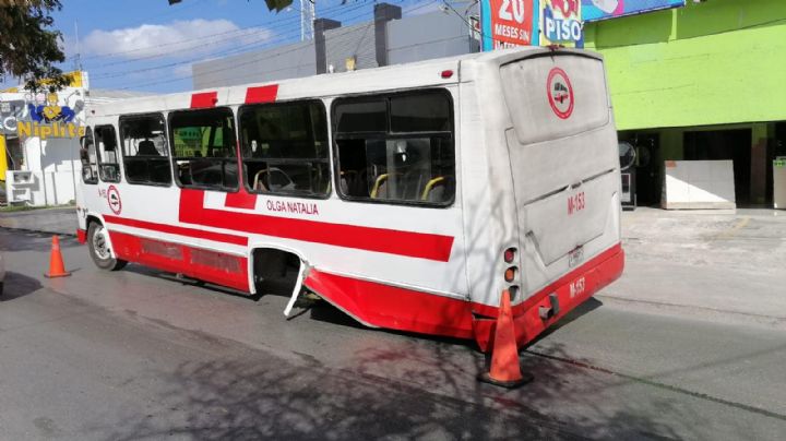 Camión de Villas de Oriente lleno de pasajeros pierde un neumático en Mérida