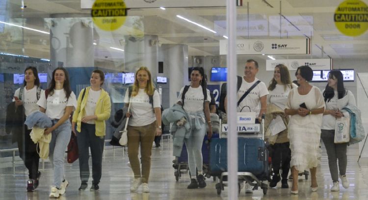 Llega a Cancún un grupo de ucranianos para conocer Quintana Roo
