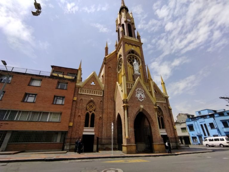 Así luce en 2023 la famosa iglesia de la telenovela 'Yo soy Betty la fea'  en Colombia | PorEsto