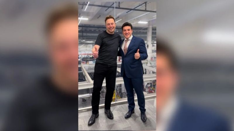 Samuel García presume fotos con Elon Musk y se cuelga medalla de éxito