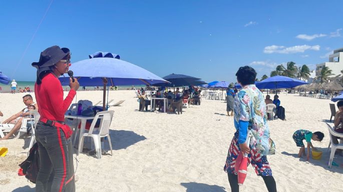 Turistas disfrutan de un caluroso sábado en Progreso: EN VIVO