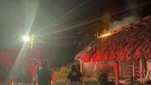 Cortocircuito causa el incendio en una palapa en Bacalar