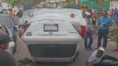 Conductor causa la volcadura de un taxi en Chetumal
