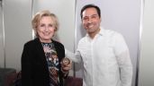Mauricio Vila se reúne con Hillary Clinton en la Convención Bancaria 2023 en Mérida
