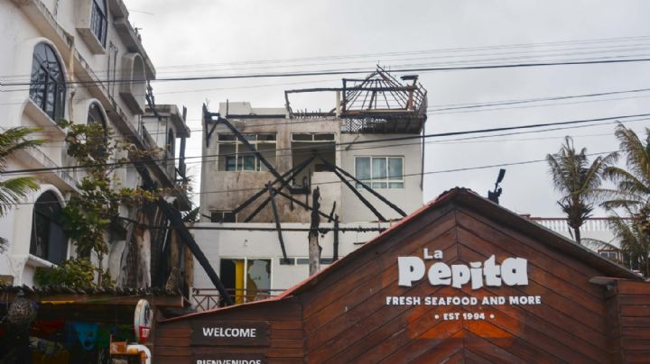 Incendio consume el restaurante “La Pepita” en Puerto Morelos