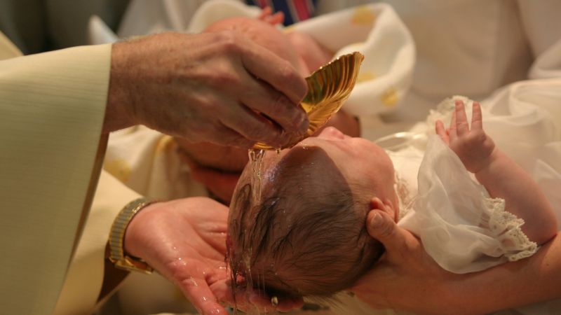 La Iglesia Católica ya no pedirá padrinos de bautizos ni de primera comunión ¡Va a experimentar!