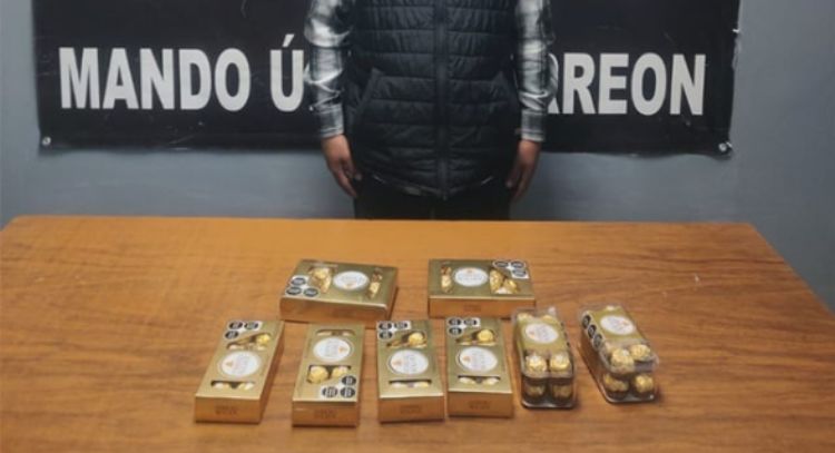 Hombre intenta robarse 8 cajas de Ferrero Rocher en un Soriana de Torreón