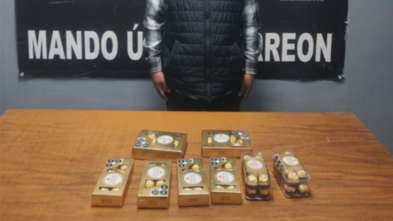Hombre intenta robarse 8 cajas de Ferrero Rocher en un Soriana de Torreón