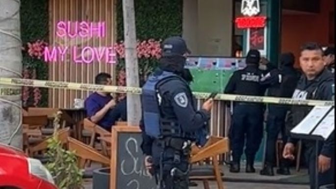 Rafaguean la fachada de un restaurante de sushi en Playa del Carmen