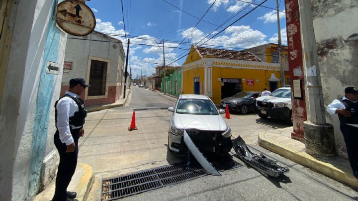 Conductora de Puebla finge sentirse mal tras causar un choque en Campeche