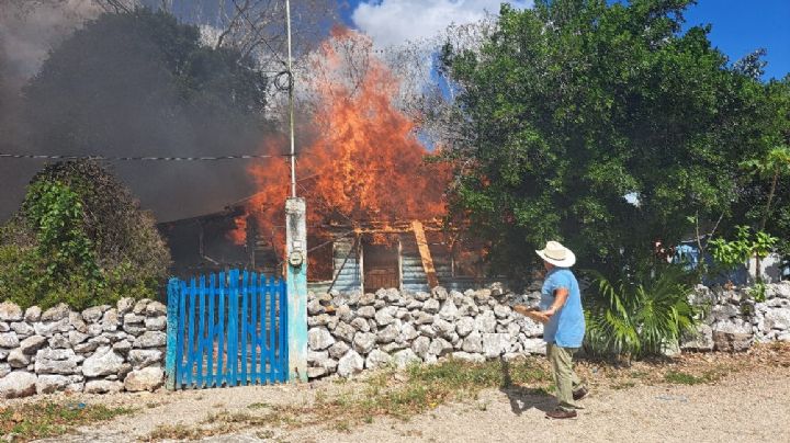 Abuelito lo pierde todo al incendiarse su casa en Tizimín