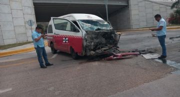 Choque entre un taxi y un camión deja cuatro maestros lesionados en Hecelchakán