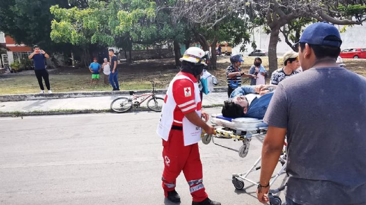 Taxista le fractura el pie a un motociclista tras atropellarlo en Campeche