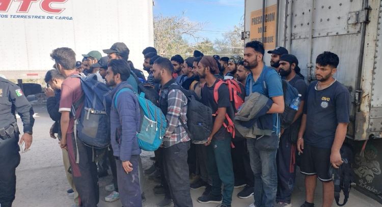Aseguran a 32 migrantes de origen hindú en la carretera Mérida-Umán