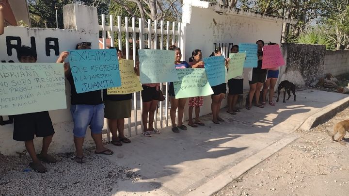 Autoridades dejan plantados a padres de familia en una escuela en Felipe Carrillo Puerto