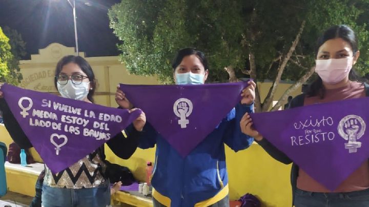 Colectivo feminista sale a las calles por los derechos de la mujer en Cuzamá