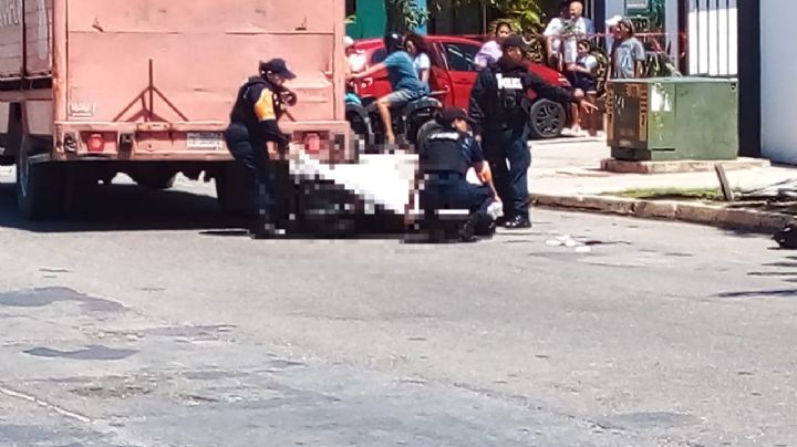 Motociclista muere al estrellarse contra un camión de Bonafont en Playa del Carmen