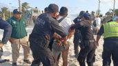 Detienen a dos borrachos por escupirle a una mujer policía en Progreso