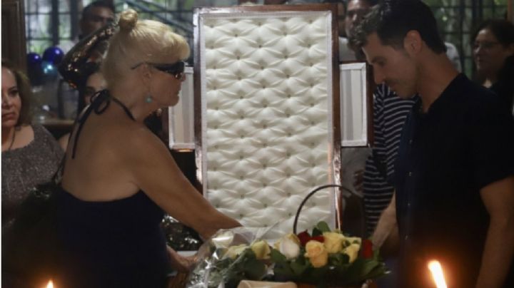 Leonardo García y su mamá le dan el último adios a Andrés García: VIDEO