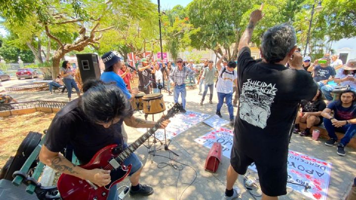 Con música y bailes, jóvenes se manifiestan por el Día del Trabajo en Mérida: VIDEO