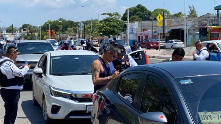 Policías detienen a 11 autos en operativo contra 'polarizado' en Campeche