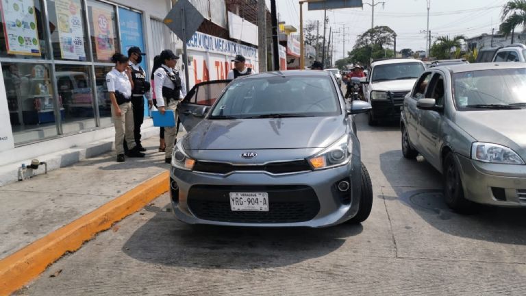  Recuperan auto robado en Ciudad del Carmen; la conductora asegura que es la dueña