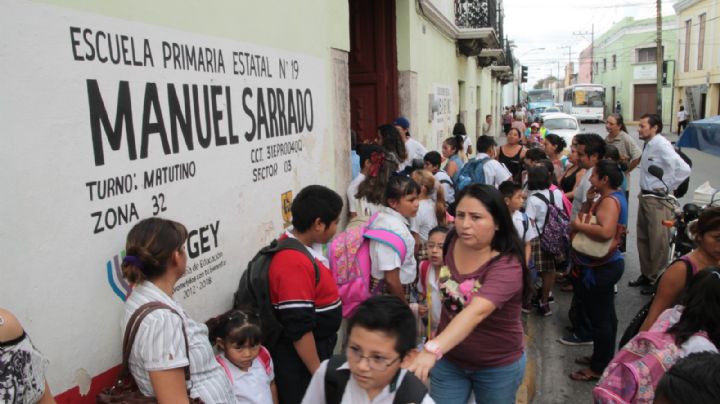 Secretaría de Educación abre 'turnos nocturnos' por la alta demanda en escuelas de Yucatán