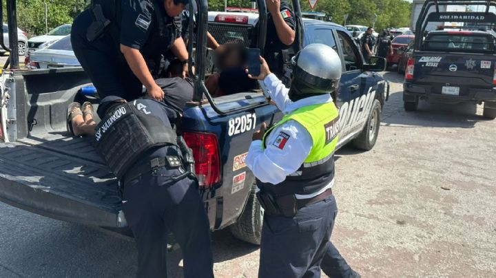 Mujer choca tras intentar robar un auto en Playa del Carmen