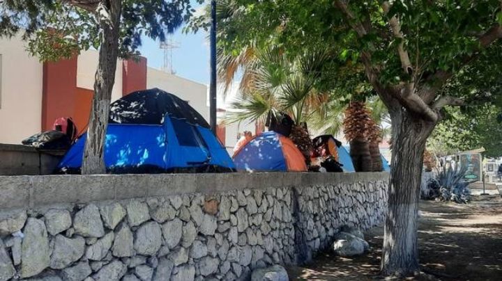 Desalojan a 160 migrantes instalados frente al Ayuntamiento de Ciudad Juárez