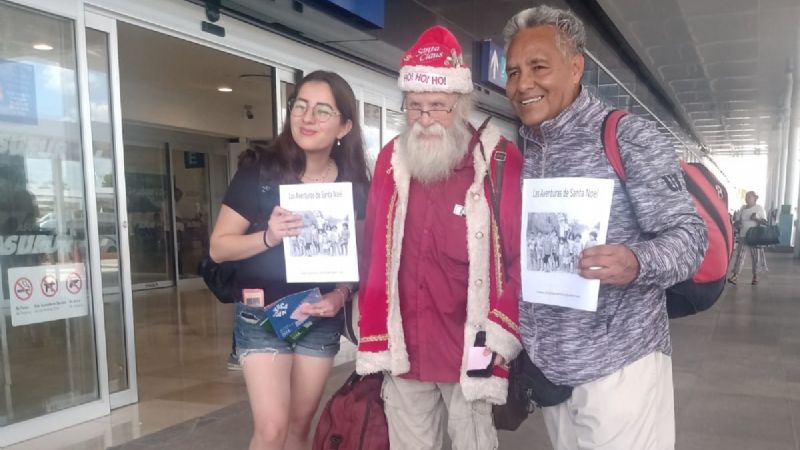 A siete meses para Navidad, llega 'Santa Claus' al aeropuerto de Mérida