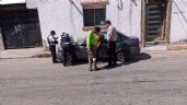 Chevy se vuela un alto y lesiona a motociclista en Campeche