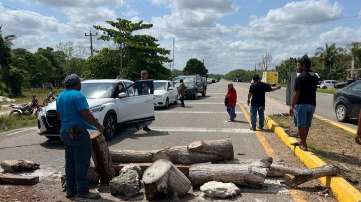 Ejidatarios de "La Pantera" mantienen bloqueo en la vía Chetumal-Mérida; sería permanente