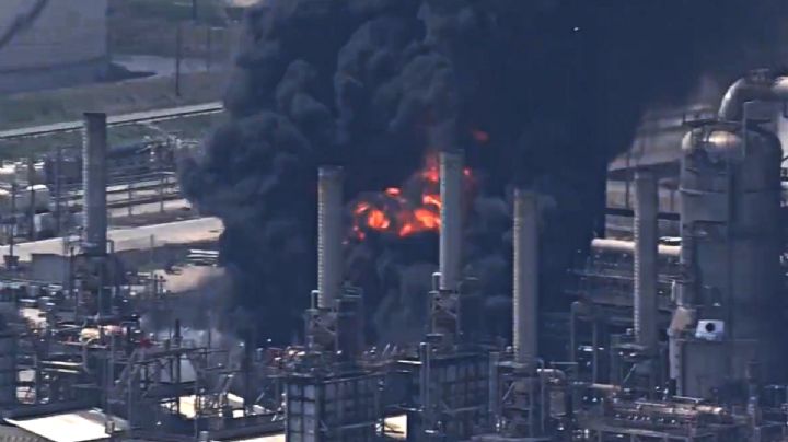 Así fue el incendio de la fábrica Shell en Texas: VIDEO