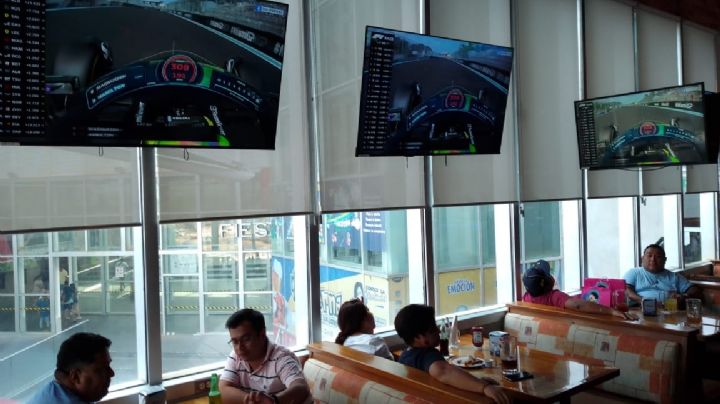 Fórmula 1: Fanáticos del "Checo" Pérez acuden a los bares de Cancún a ver la carrera