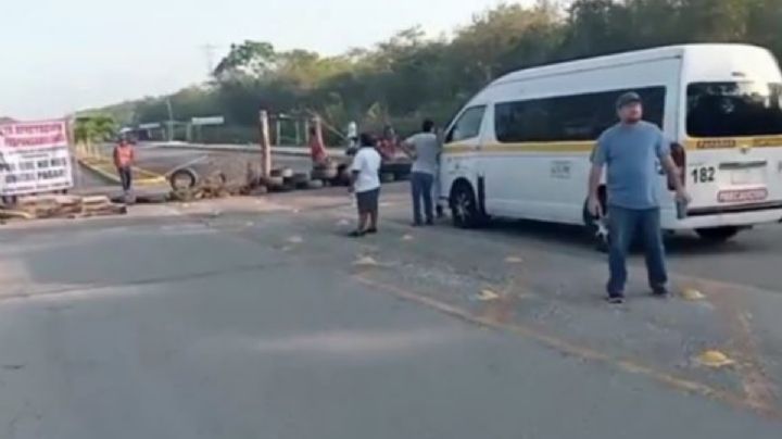 Chetumal: Ejidatarios de Manuel Ávila Camacho bloquean vía corta a Mérida