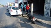 Conductor 'se vuela' el semáforo y choca contra un motociclista en Campeche