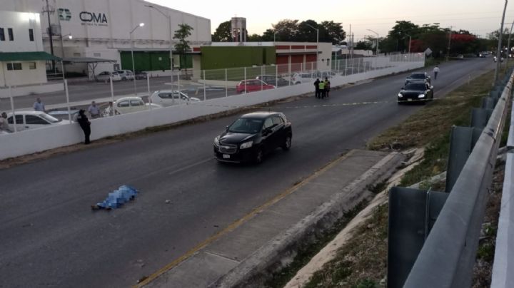 Camioneta atropella y mata a un ciclista en el Periférico de Mérida