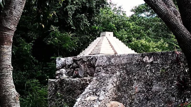 Esta es la pequeña pirámide de Chichén Itzá donde se ve descender a Kukulcán