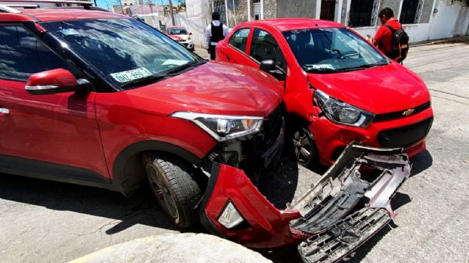 Conductores protagonizan aparatoso accidente en Campeche