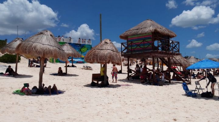 Playa Delfines en Cancún recibe a 300 bañistas este sábado: EN VIVO