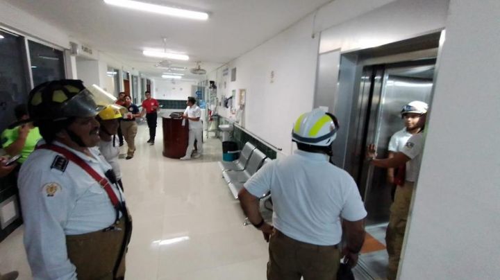 Paramédicos quedan atrapados en un elevador de una clínica en Chetumal