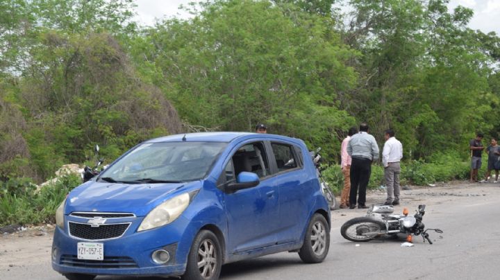 Cobratario se estrella contra un auto en la carretera Mérida-Progreso