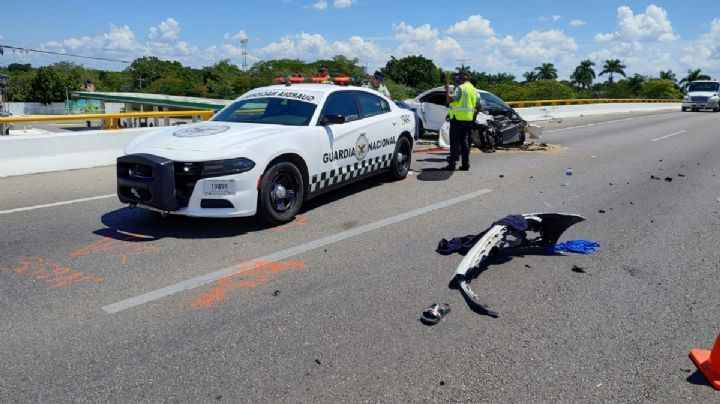 Doble accidente en la vía Mérida-Progreso; hay cuatro heridos y un vehículo oficial involucrado