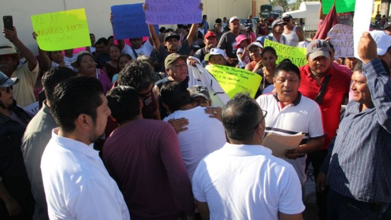 Vecinos de Cancún protestan contra el Ayuntamiento; exigen pavimentación y drenajes