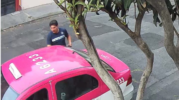Exhiben a taxista de CDMX por dejar orines regados en la alcaldía Benito Juárez