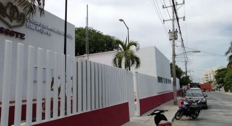 En Isla Mujeres, frenan protesta por deficiencias al interior del ISSSTE