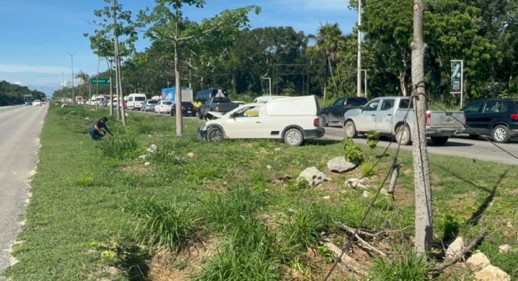 Tráfico en el Boulevard Playa del Carmen a Tulum causa carambola entre cuatro autos