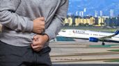 Avión aterriza de emergencia por un pasajero con diarrea: VIDEO
