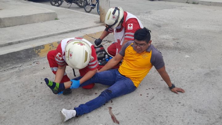 Joven lesionado en choque de motocicletas en Escárcega, Campeche