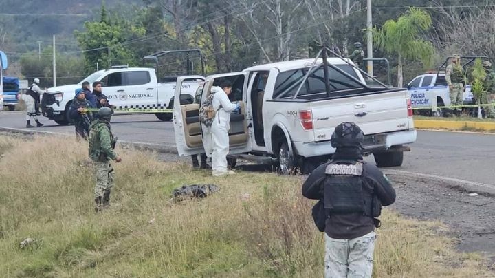 Elementos de la GN se enfrentan a criminales en camionetas clonadas de la Fiscalía en Michoacán